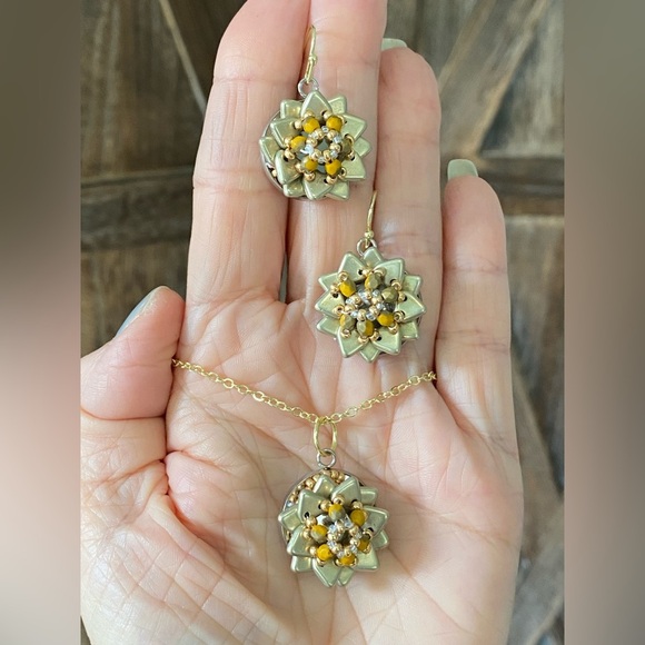 Handmade Gold Flower Sunflower Czech Glass Bead Necklace & Earrings Set - Picture 1 of 8